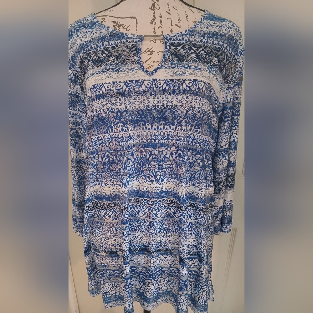 5/$25 Emily Daniels Blue Patterned Women's Top 2X